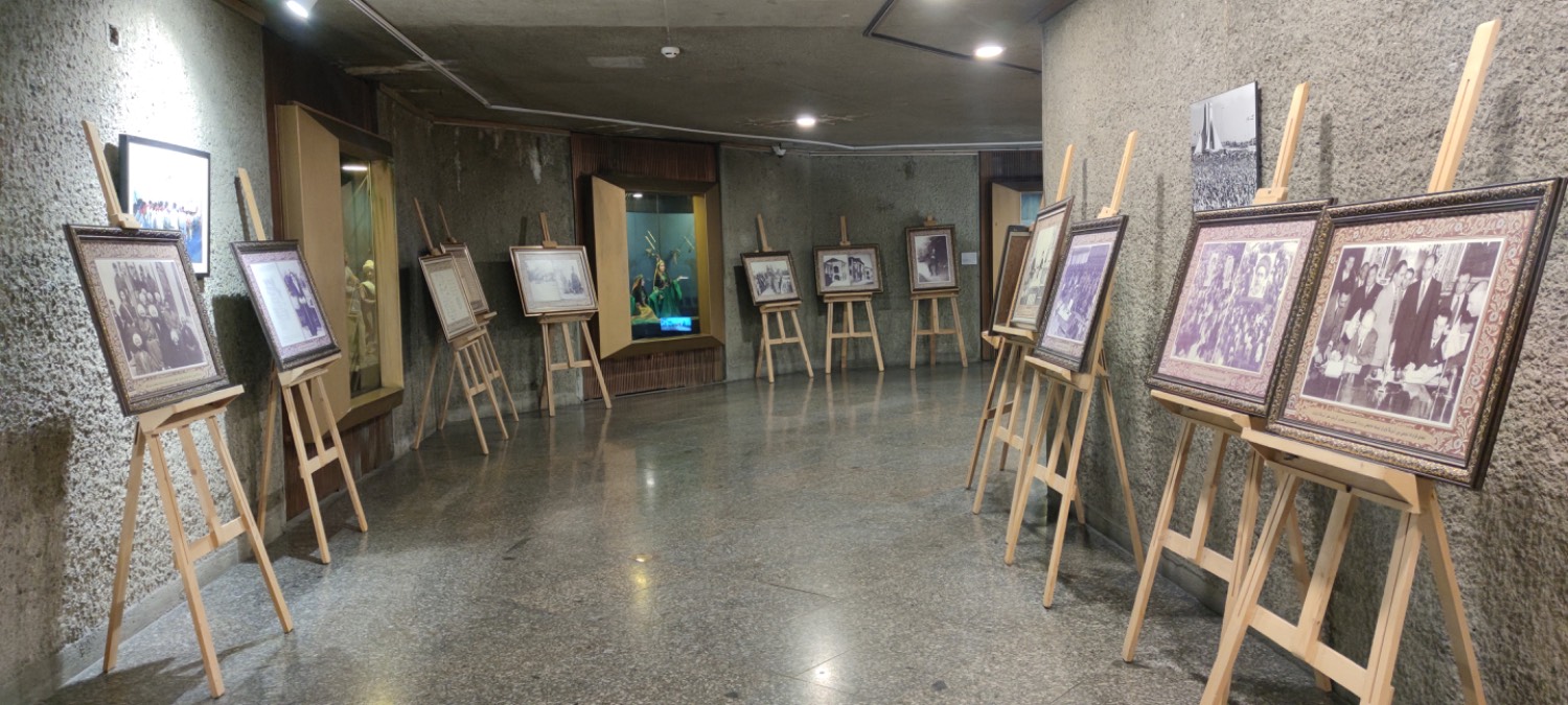 نمایشگاه اسناد تاریخ در برج آزادی