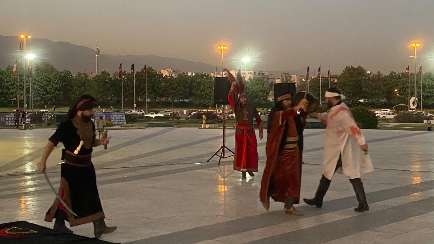 گزارش تصویری از شب دوم مجالس تعزیه عاشورایی در برج آزادی