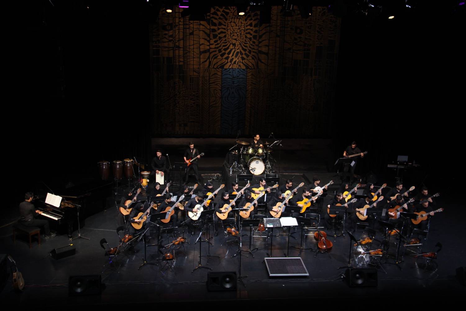 گزارش تصویرى از اجرای آنسامبل «کانورو» در برج آزادى