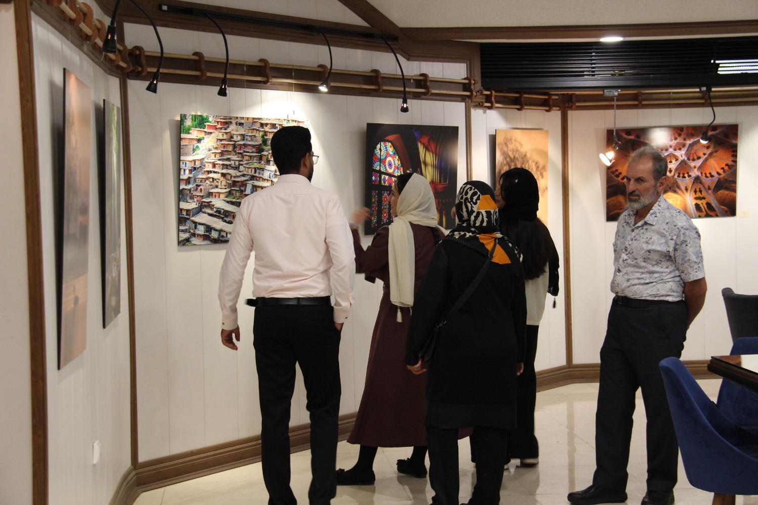 گزارش تصویری از افتتاحیه نمایشگاه گروهی عکس «ایران جان» در برج آزادی