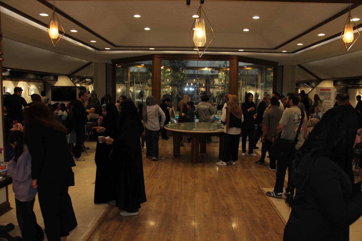 گزارش تصویری از افتتاحیه نمایشگاه «دنیای رنگی آبزیان» در برج آزادی