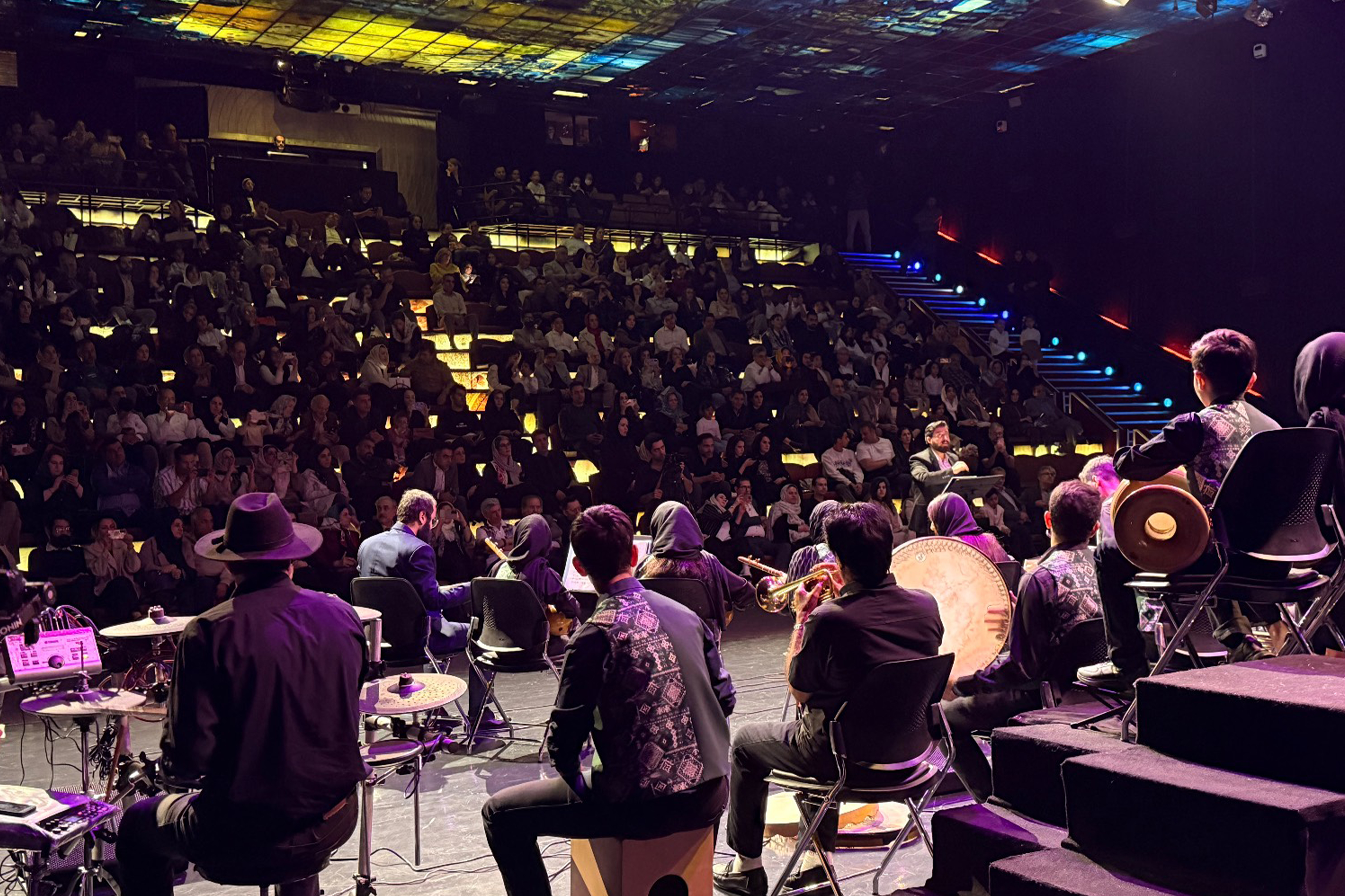 گزارش تصویری سومین کنسرت بزرگ آموزشگاه موسیقی «آوای معین» در برج آزادی