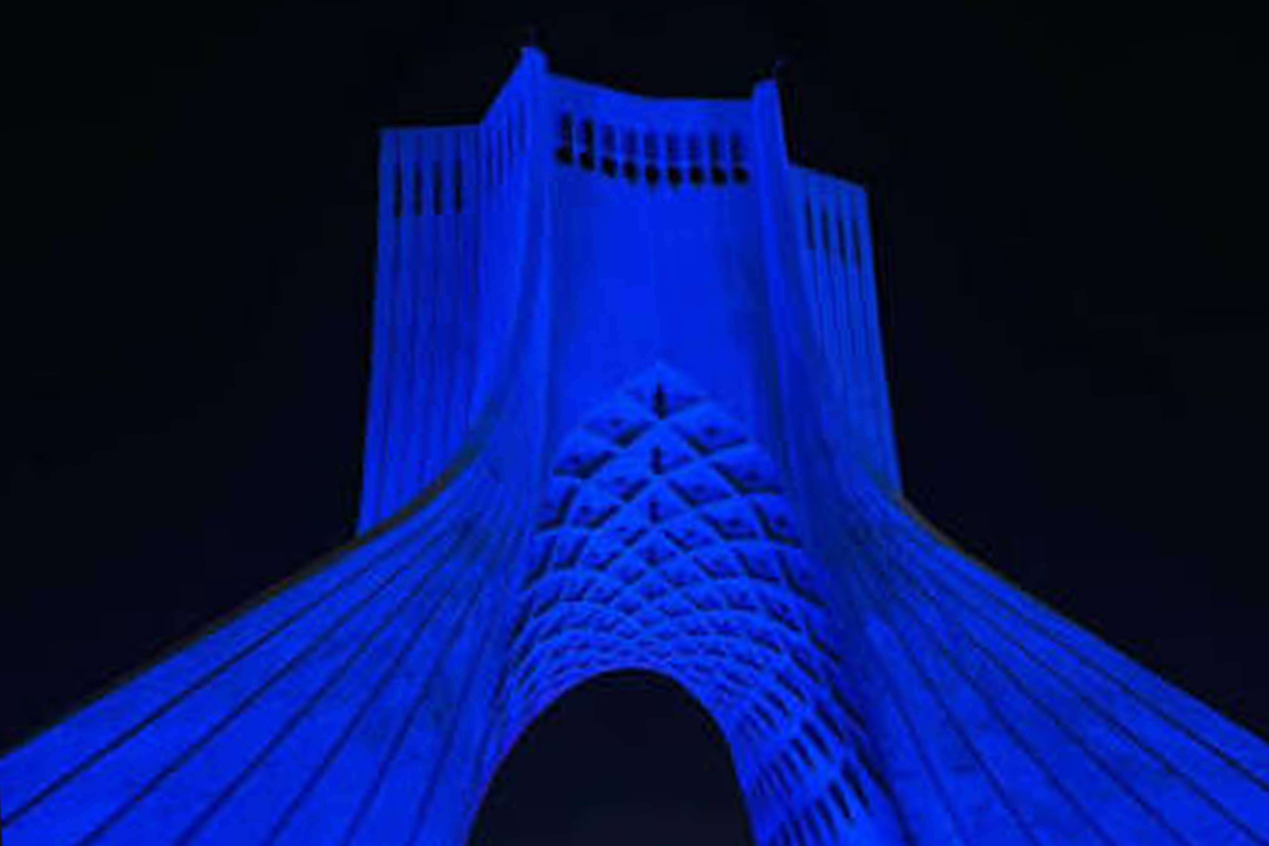 برج آزادی به مناسبت روز جهانی دیابت آبی شد