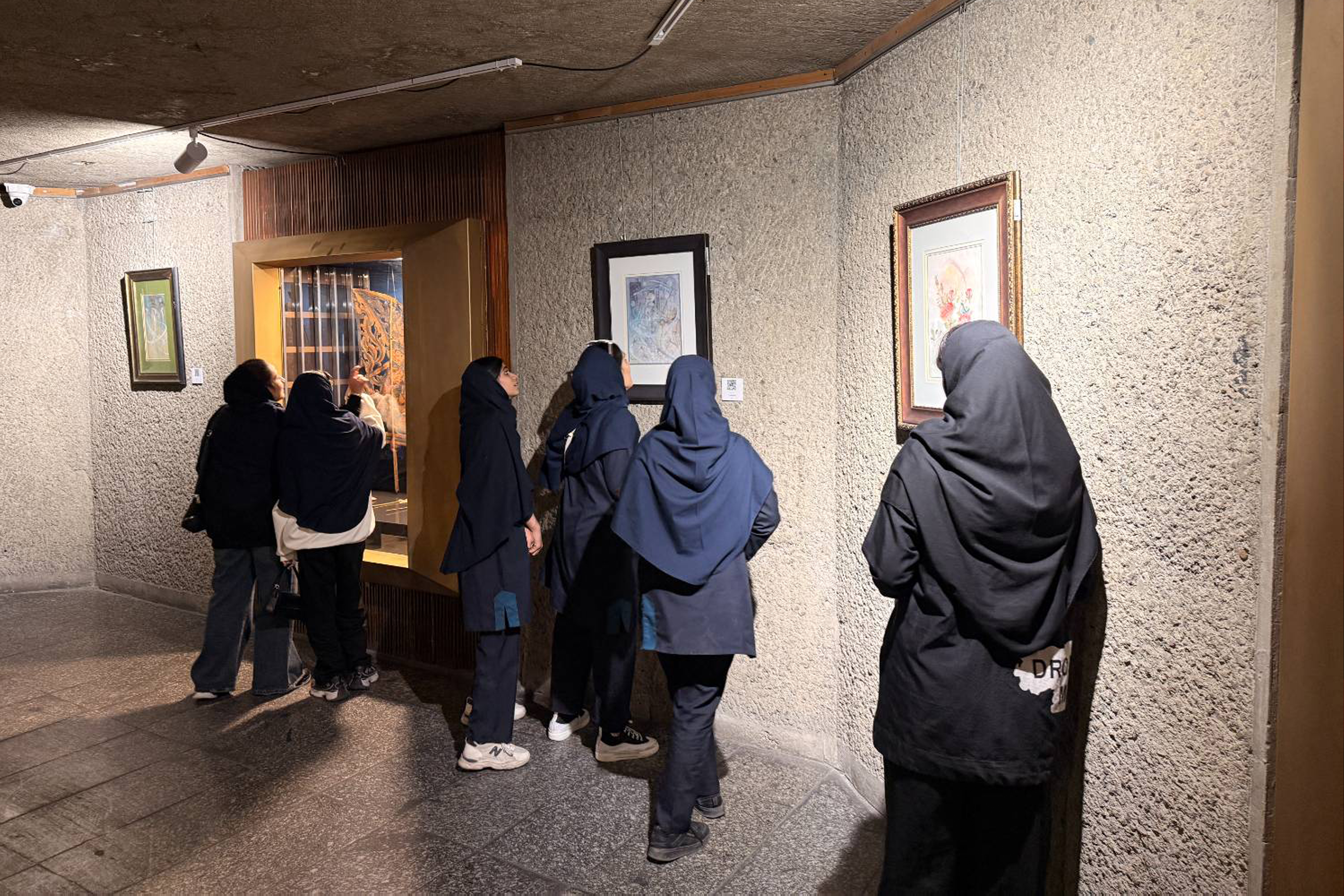 برگزاری نمایشگاه نگارگری در برج آزادی