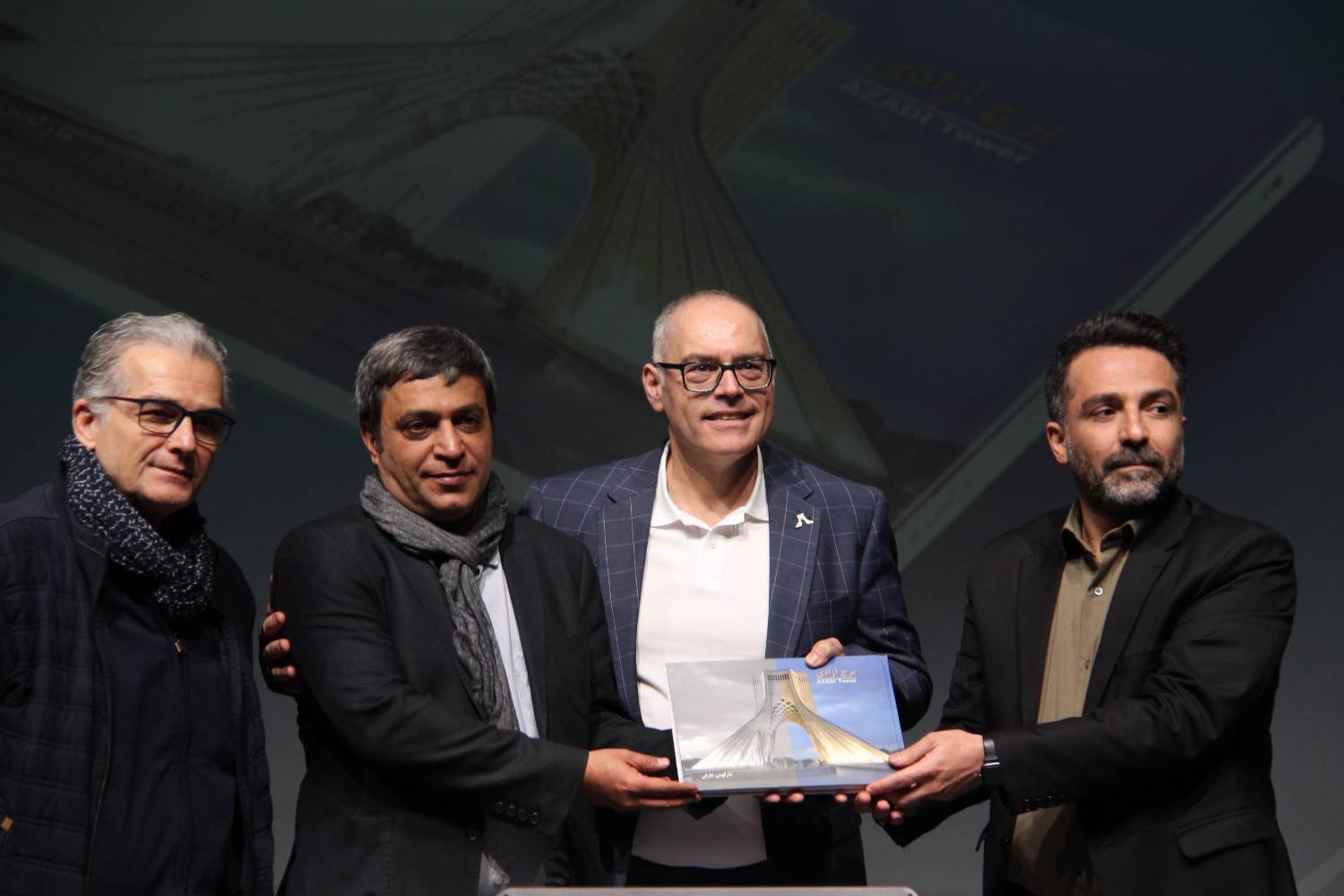 از کتاب «برج آزادی» رونمایی شد