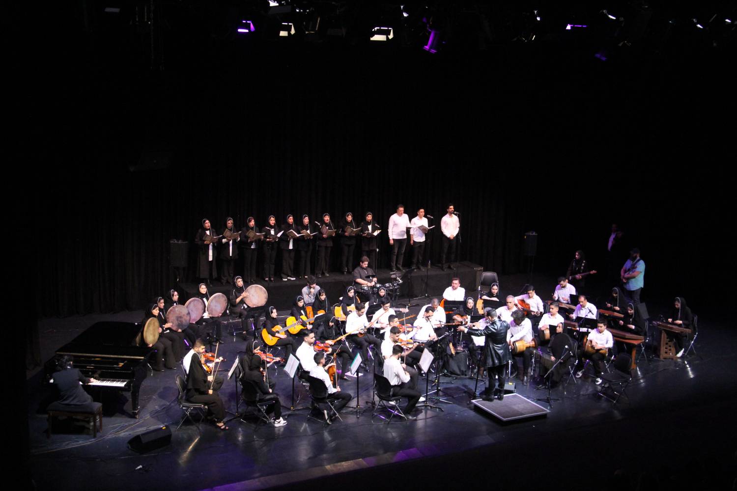 گزارش تصویری از اجرای گروه موسیقی &laquo;خوش&zwnj;نوا&raquo; در برج آزادی