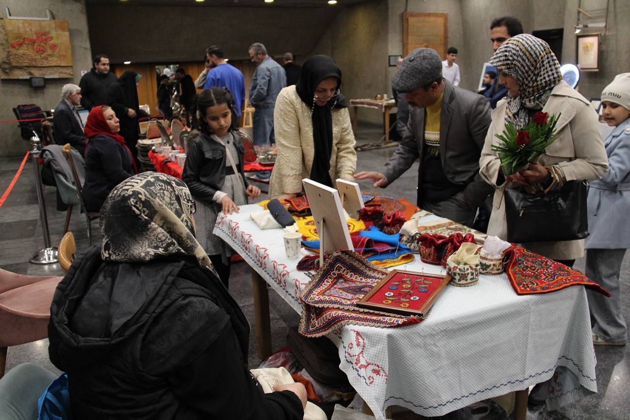 گزارش تصویری از هنر، اصالت و خلاقیت در قلب تهران، برج آزادی