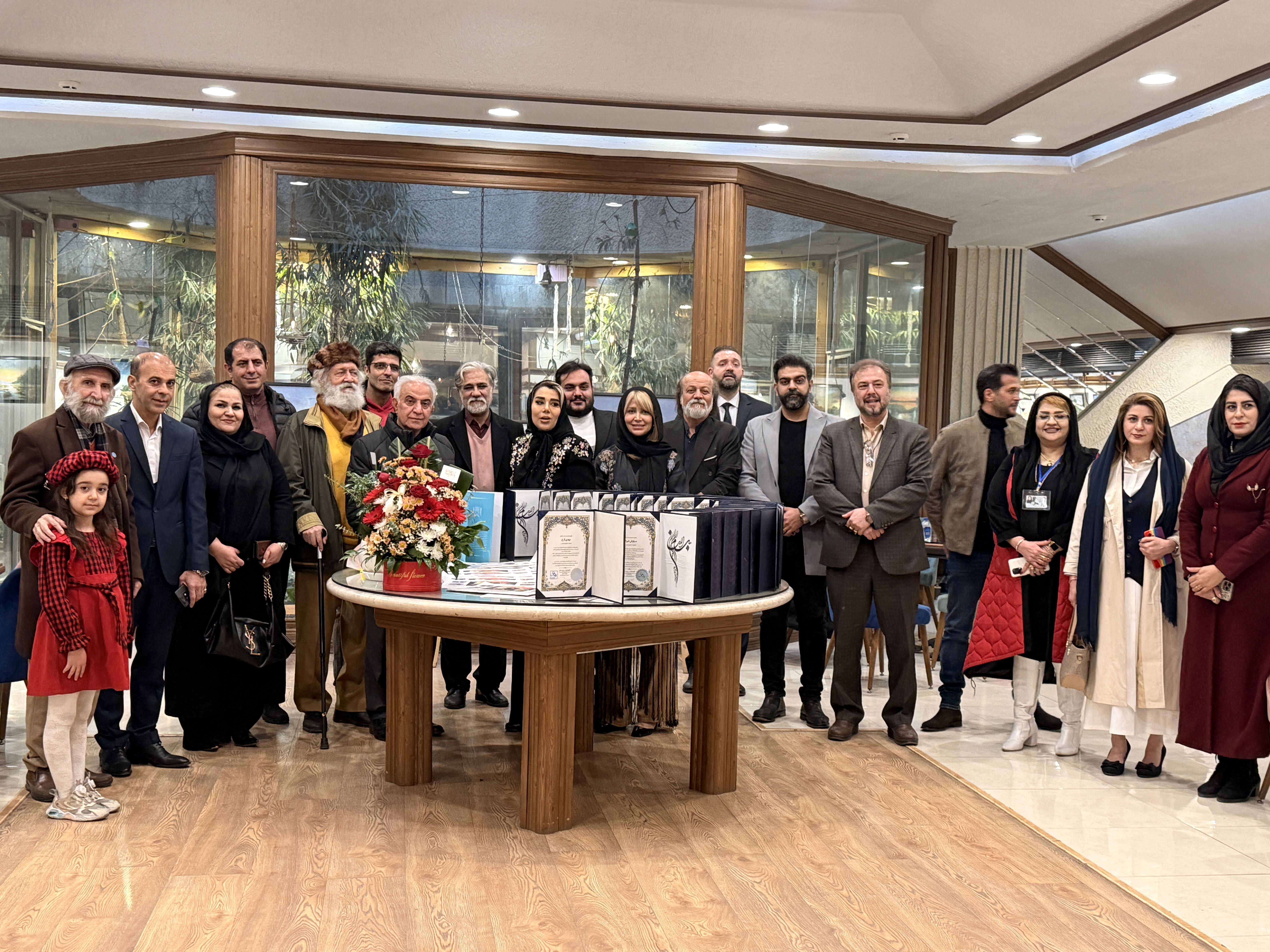 گزارش تصویری نمایشگاه نقاشی &laquo;سکوت رنگها&raquo; در برج آزادی 