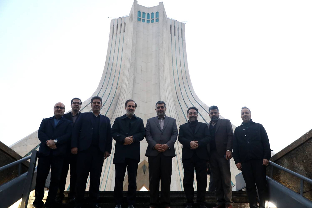 گزارش تصویری 1 / &laquo;میدان ایران&raquo; در برج آزادی گشایش یافت/ بازدید معاون امور هنری از برج آزادی