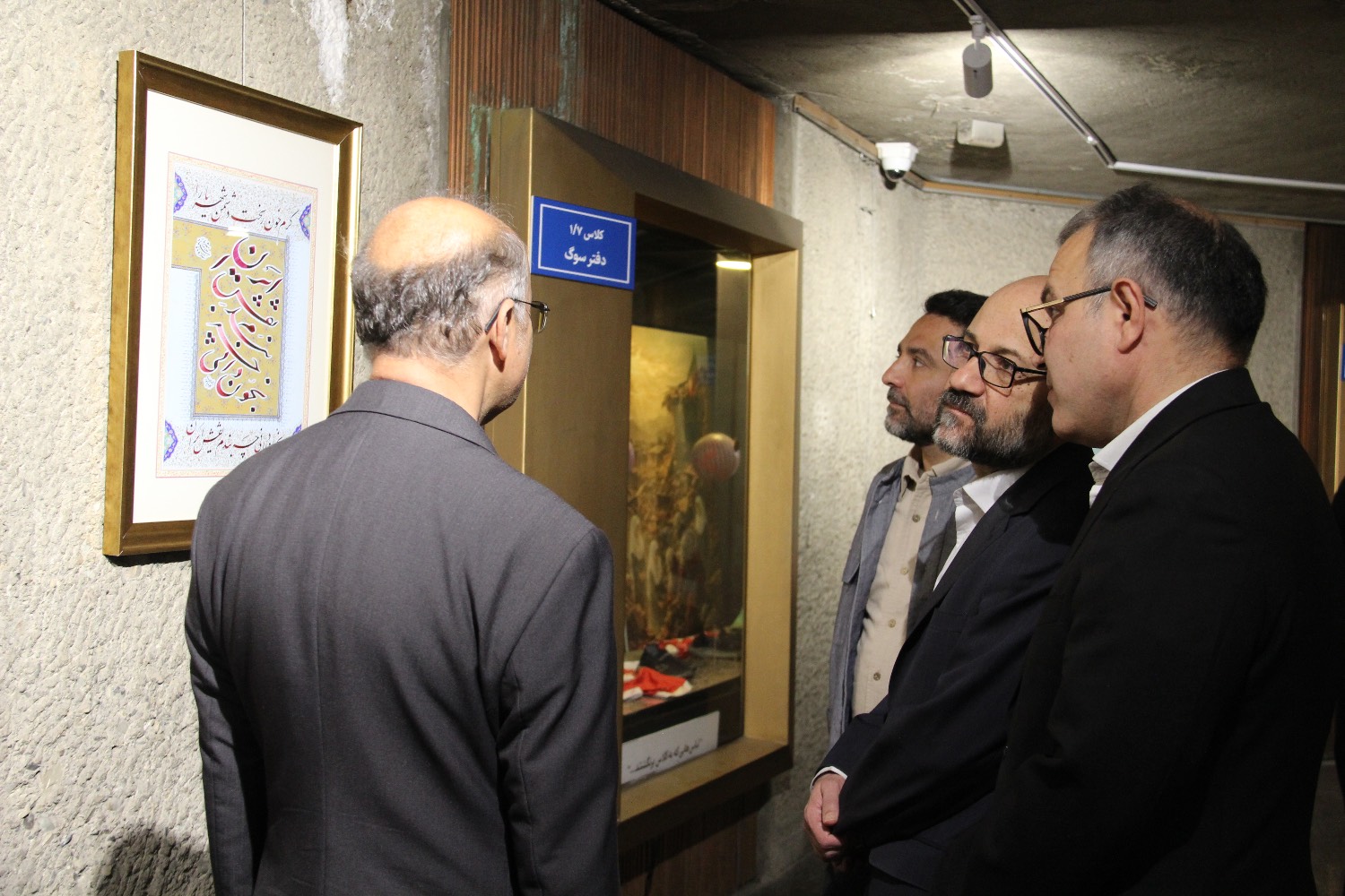 &laquo;بازدید رئیس سازمان اسناد و کتابخانه ملی و اساتید خوشنویسی از نمایشگاه خوشنویسی "خط وطن" در برج آزادی&raquo;