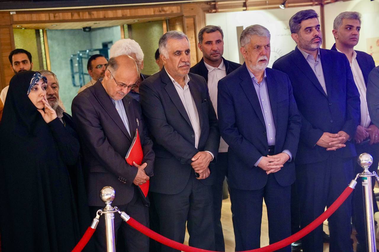 بازدید وزیر فرهنگ و ارشاد اسلامی از نمایشگاه &laquo;خط وطن&raquo; در برج آزادی