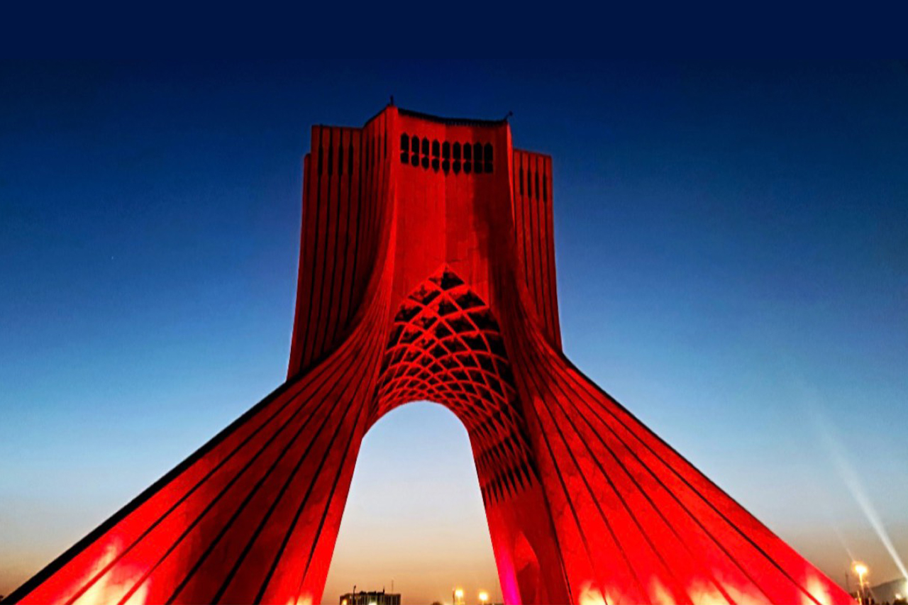 برج آزادی همزمان با روز جهانی تالاسمی قرمز شد