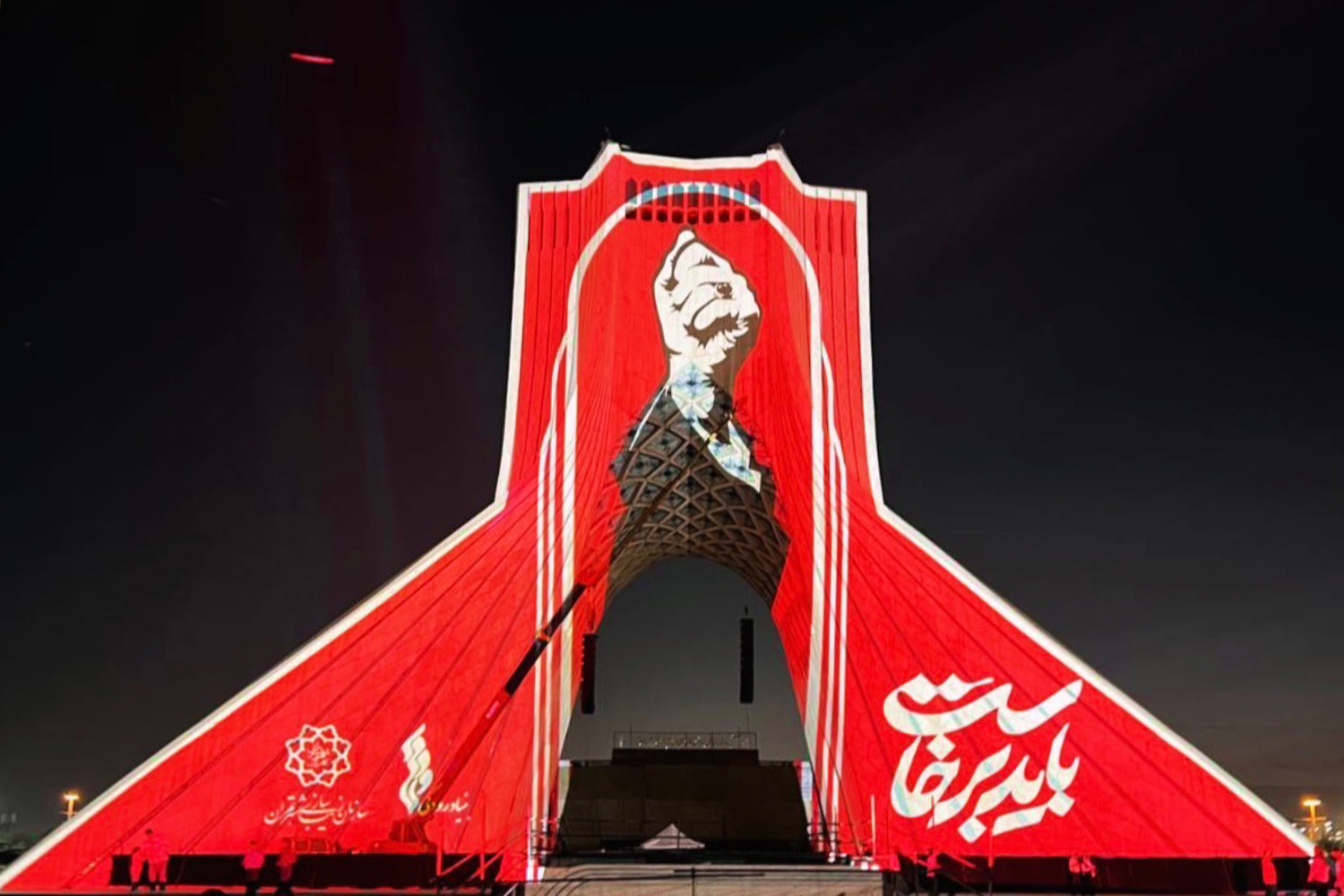 برج آزادی، میزبان روایت نور، تصویر و حماسه همزمان با آیین تشییع رهبر شهید