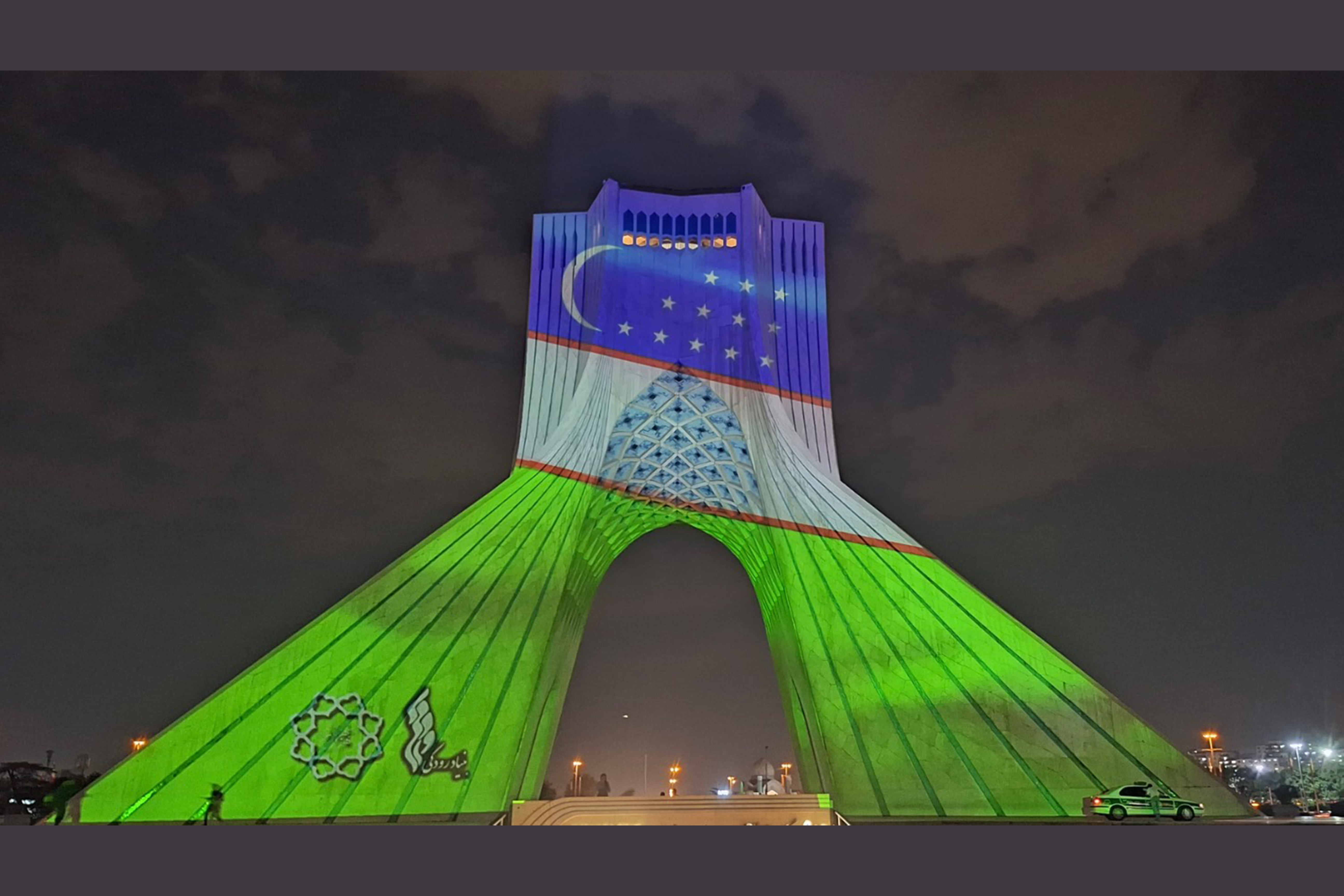 برج آزادی به رنگ پرچم ازبکستان؛ ادای احترام به دوستی دیرینه دو ملت