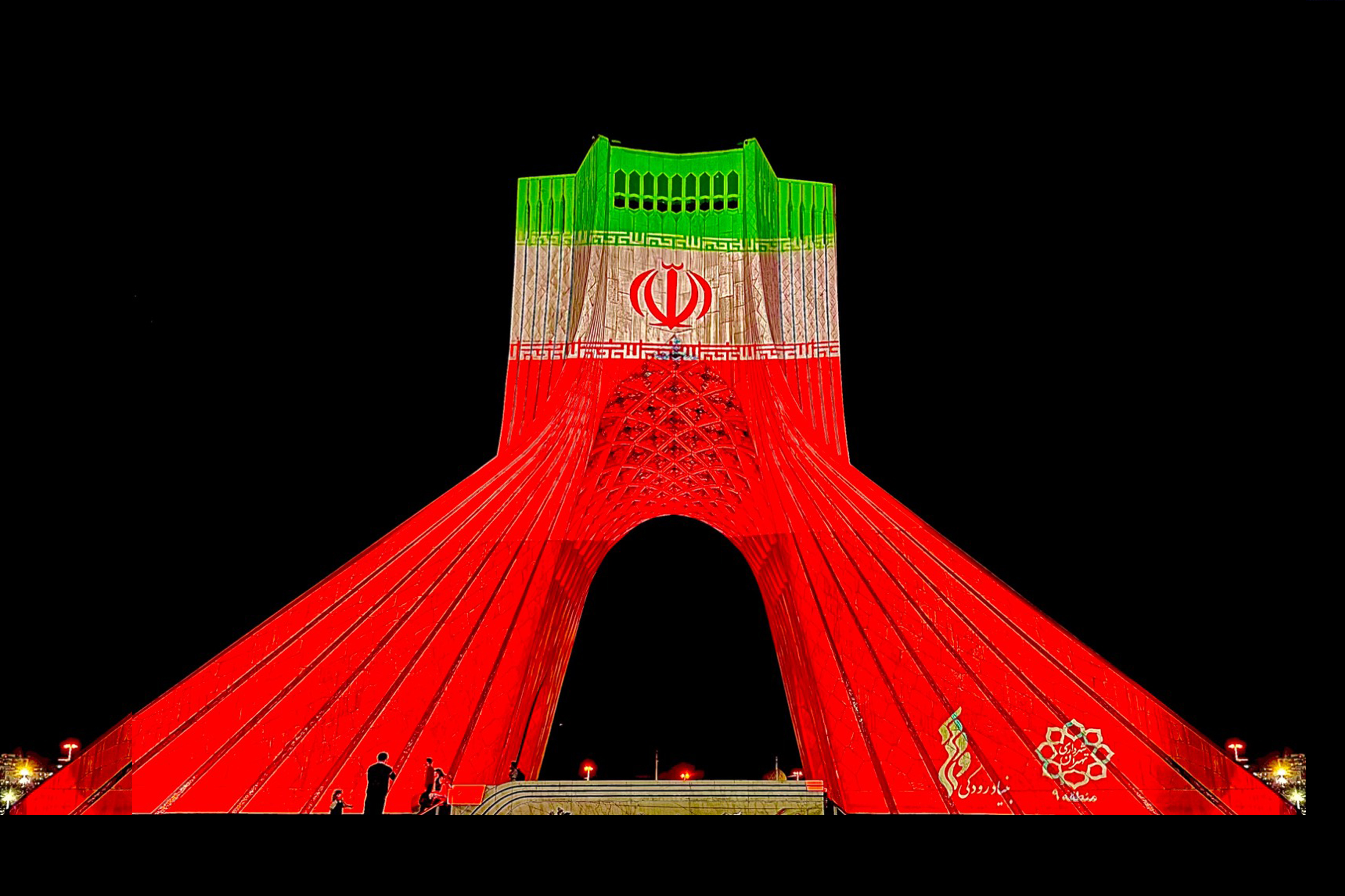 برج آزادی به قاب پرچم ایران درآمد
